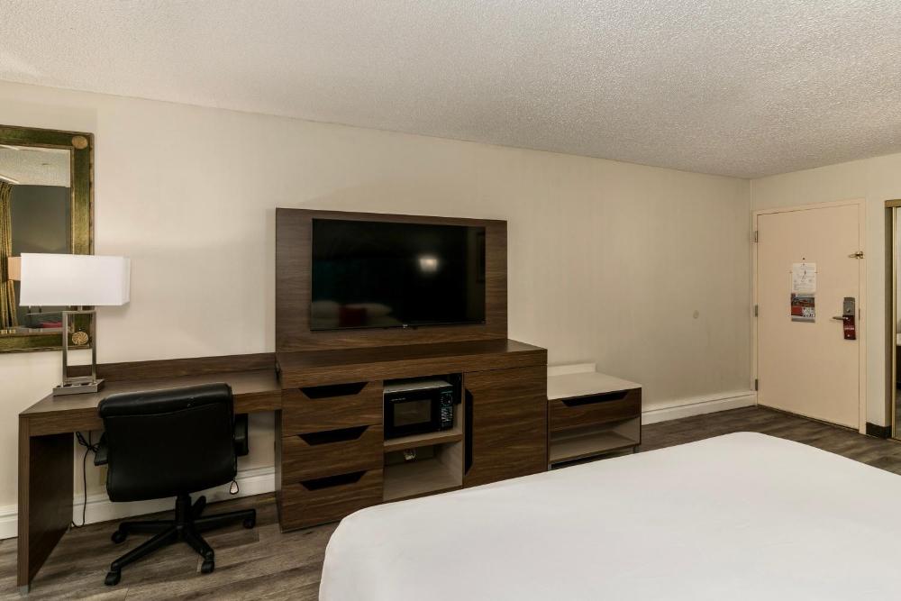 Standard Queen Room interior